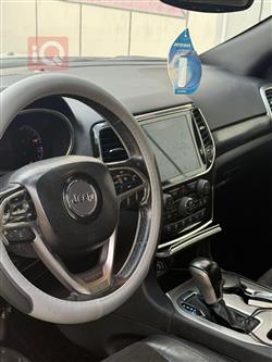 جیپ گراند شیرۆکی